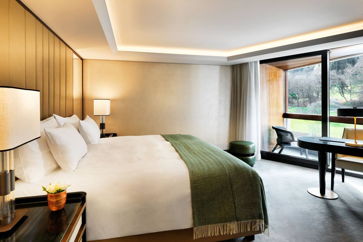 Junior Suite, 1 King Bed | Free minibar, in-room safe, soundproofing, iron/ironing board