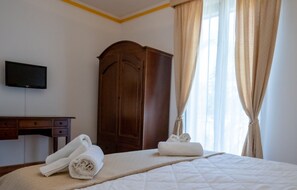 Ropa de cama de alta calidad, escritorio y cunas 