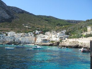 Una playa cerca