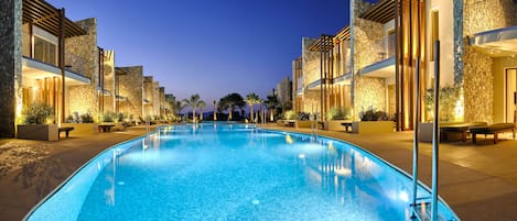 Seasonal outdoor pool, open 10:00 AM to 6:00 PM, pool umbrellas