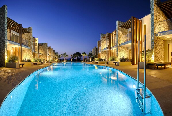 Seasonal outdoor pool, open 10:00 AM to 6:00 PM, pool umbrellas