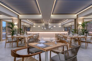 4 restaurants, breakfast, lunch, dinner served; Italian cuisine