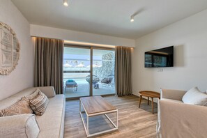 Junior Suite, Private Pool (Triple) | In-room safe, desk, free WiFi, bed sheets - Utopia Blu (Kos)