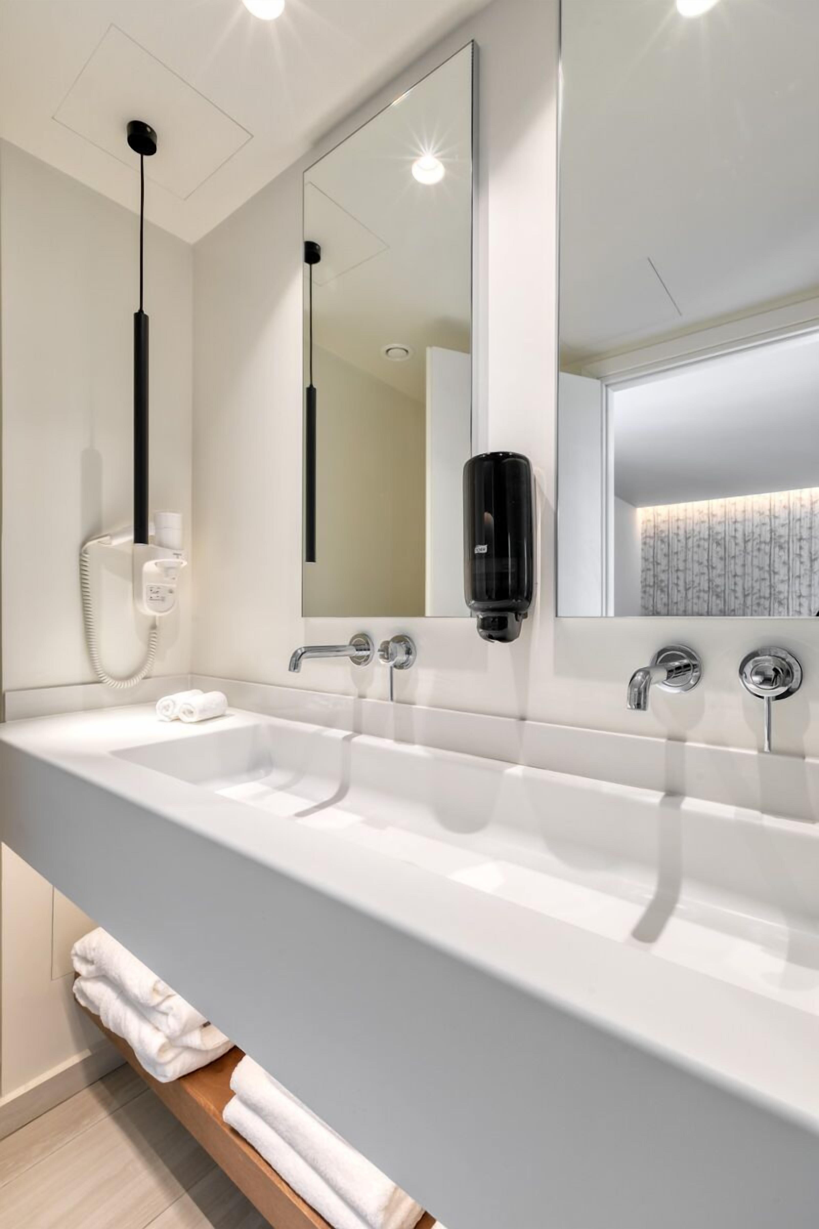 basic double room, 1 bedroom, non smoking, pool view | bathroom | shower, free toiletries, hair dryer, bathrobes