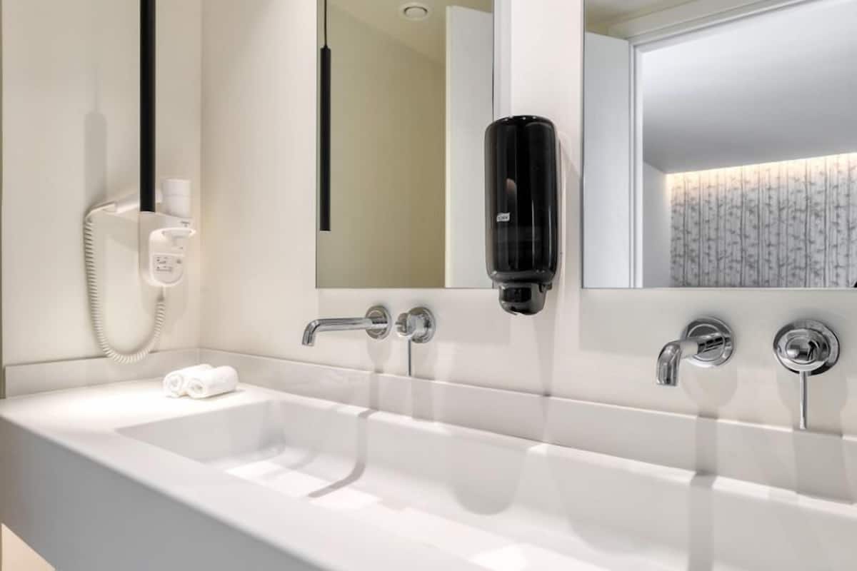 basic double room, 1 bedroom, non smoking, pool view | bathroom | shower, free toiletries, hair dryer, bathrobes