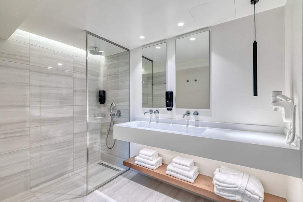 junior suite, private pool (double) | bathroom | shower, free toiletries, hair dryer, bathrobes