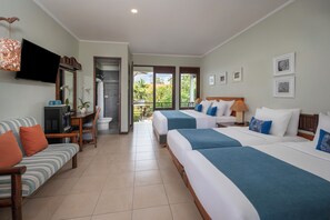 Family Room | Minibar, in-room safe, desk, iron/ironing board - Pondok Sari (Kuta)