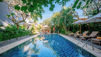 Kolam renang outdoor