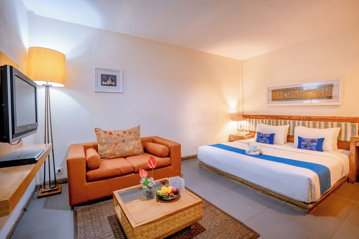 Minibar, in-room safe, desk, iron/ironing board