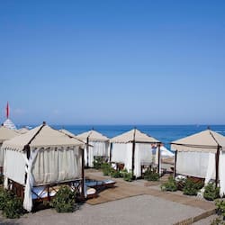 Private beach, sun loungers, beach umbrellas, beach towels