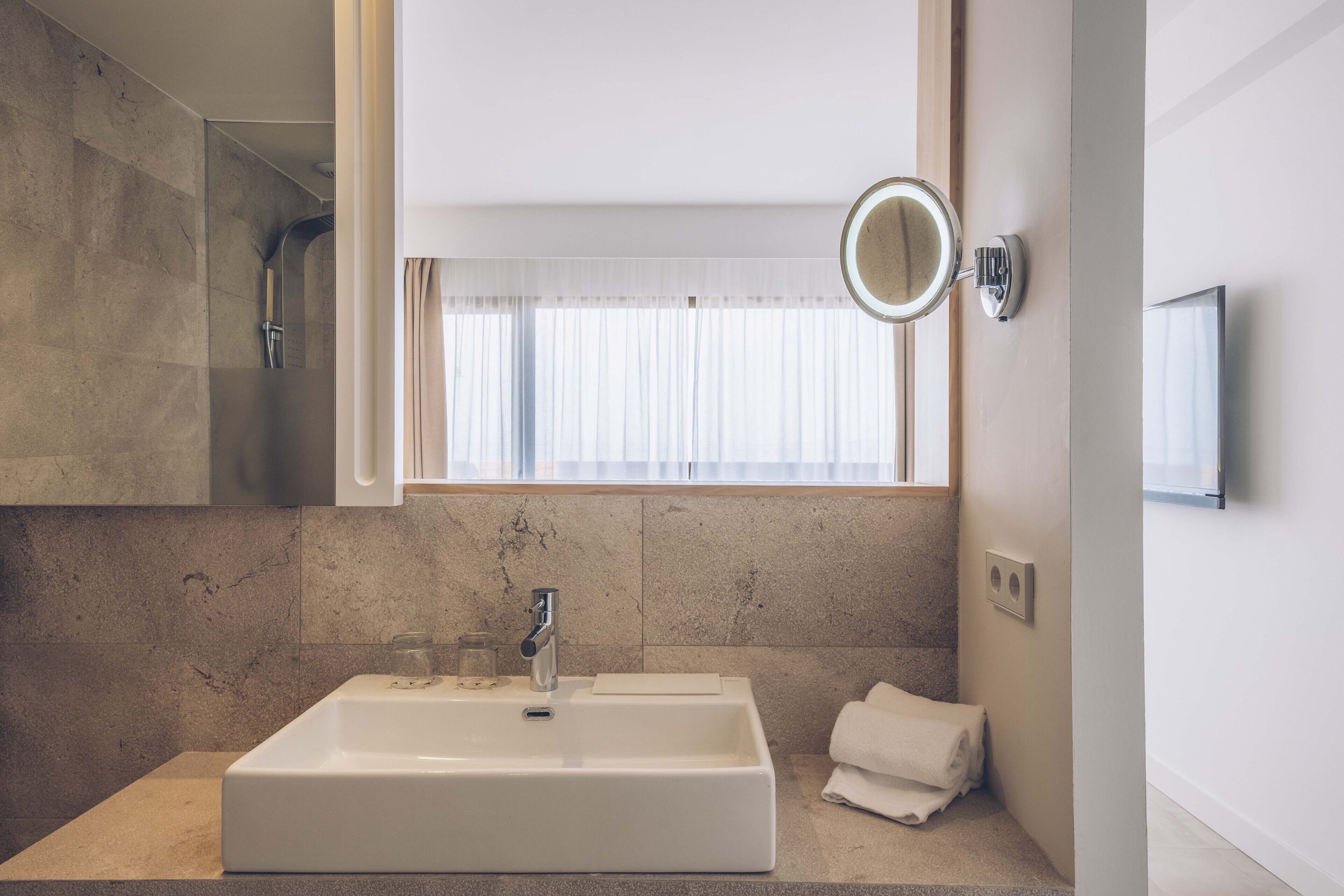 suite, balcony, sea view | bathroom | shower, rainfall showerhead, free toiletries, hair dryer