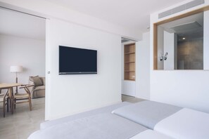 Suite, Balcony, Sea View | Egyptian cotton sheets, premium bedding, down duvets, minibar - AYA Seahotel – Adults Only (Palma de Mallorca)