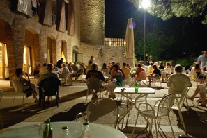 S'hi serveixen esmorzars i sopars 