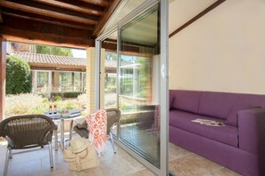 Terrace/patio - Hôtel Vacances Bleues Castel Luberon (Apt)