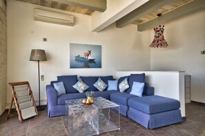 頂樓客房, 2 間臥室 | 客廳 | 電視