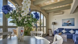 Penthouse, 2 Bedrooms | Living room | TV - Palazzo Prince D'orange (VALLETTA)