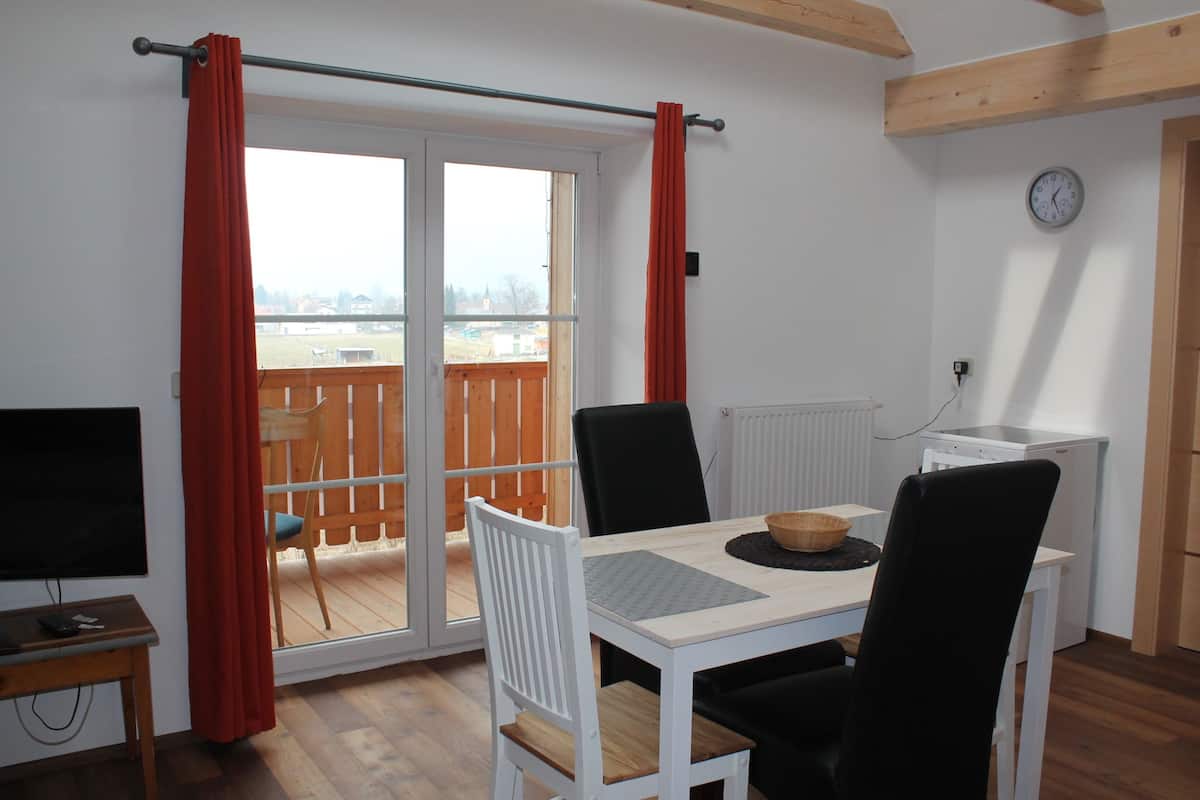 Studio, Kitchen | In-room dining