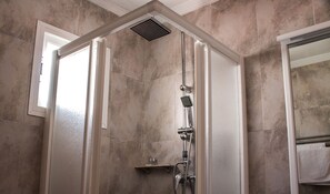 Double or Twin Room | Bathroom