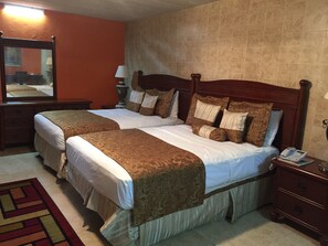 Suite | Living area | Flat-screen TV