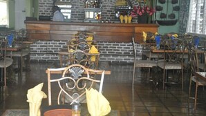Unclassified image, 2 of 20, button - Cobblestone Inn (Kingstown)