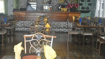 每日供应即点即煮早餐（每人 USD 12）