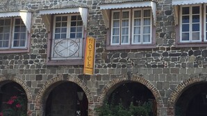 Unclassified image, 3 of 20, button - Cobblestone Inn (Kingstown)