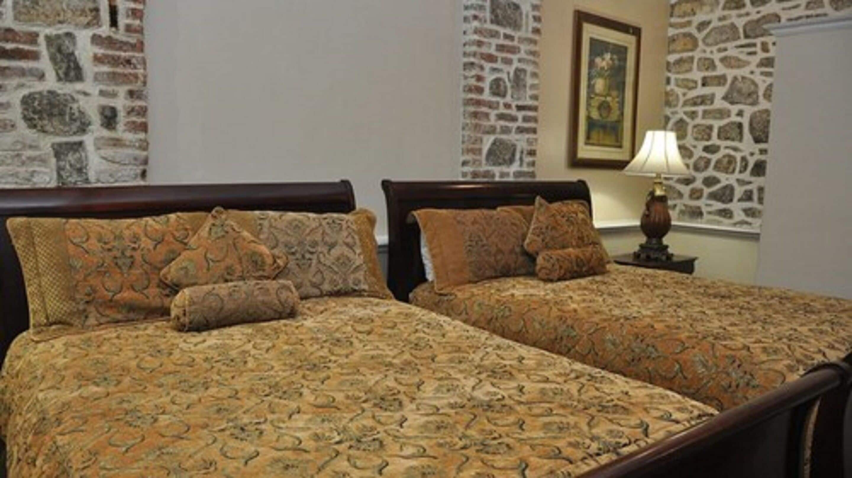 standard room, 2 double beds | iron/ironing board, free wifi, bed sheets