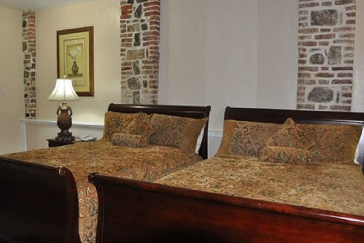 standard room, 2 double beds | iron/ironing board, free wifi, bed sheets