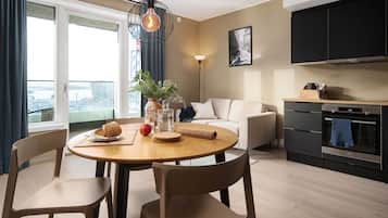 Apartemen Superior, 2 kamar tidur | Dapur pribadi | Lemari es besar, microwave, kompor, dan mesin pencuci piring
