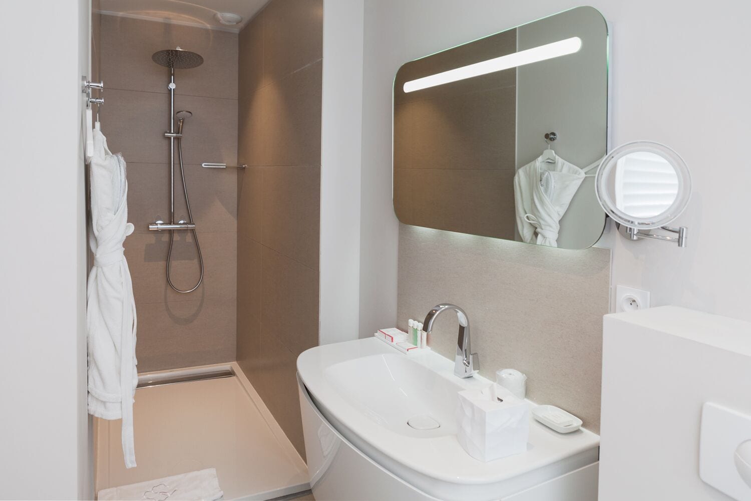 junior room, courtyard view | bathroom | shower, free toiletries, hair dryer, bathrobes