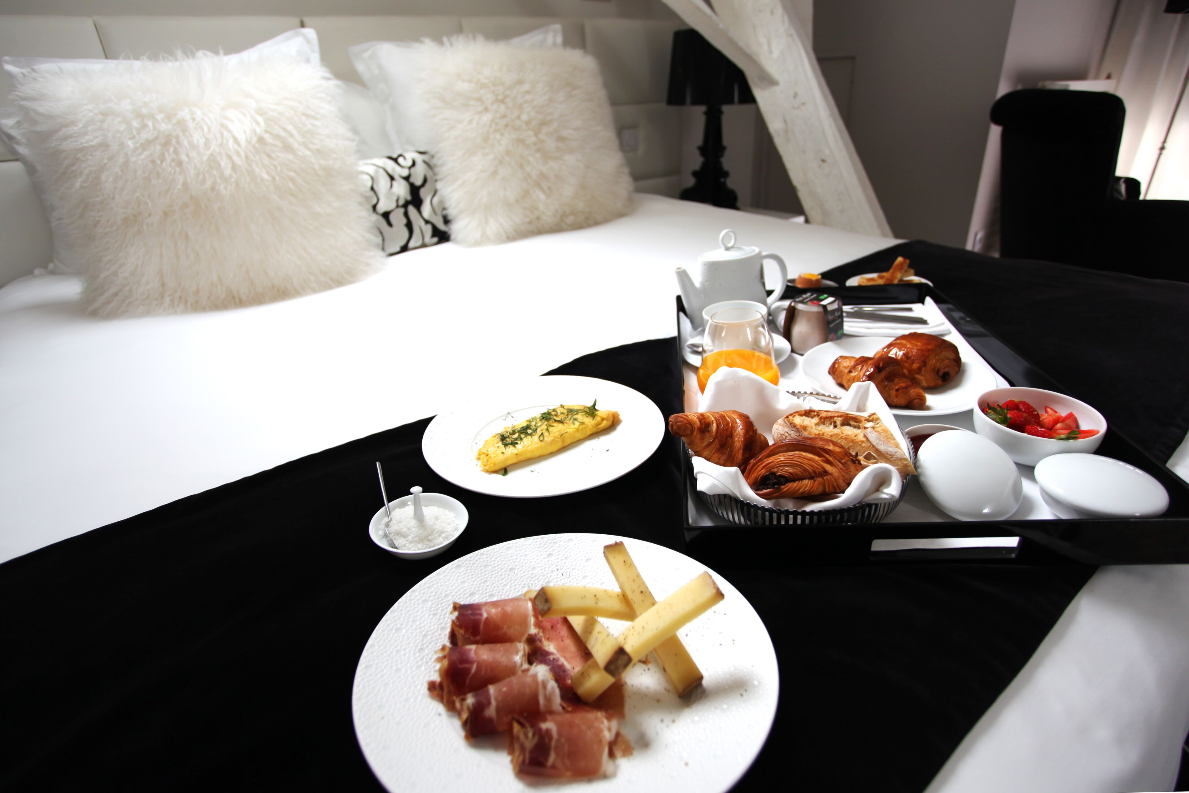 daily continental breakfast (eur 35 per person)