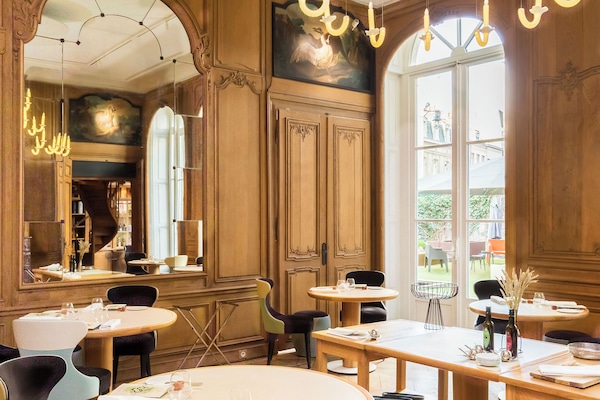 Lunch and dinner served, local cuisine