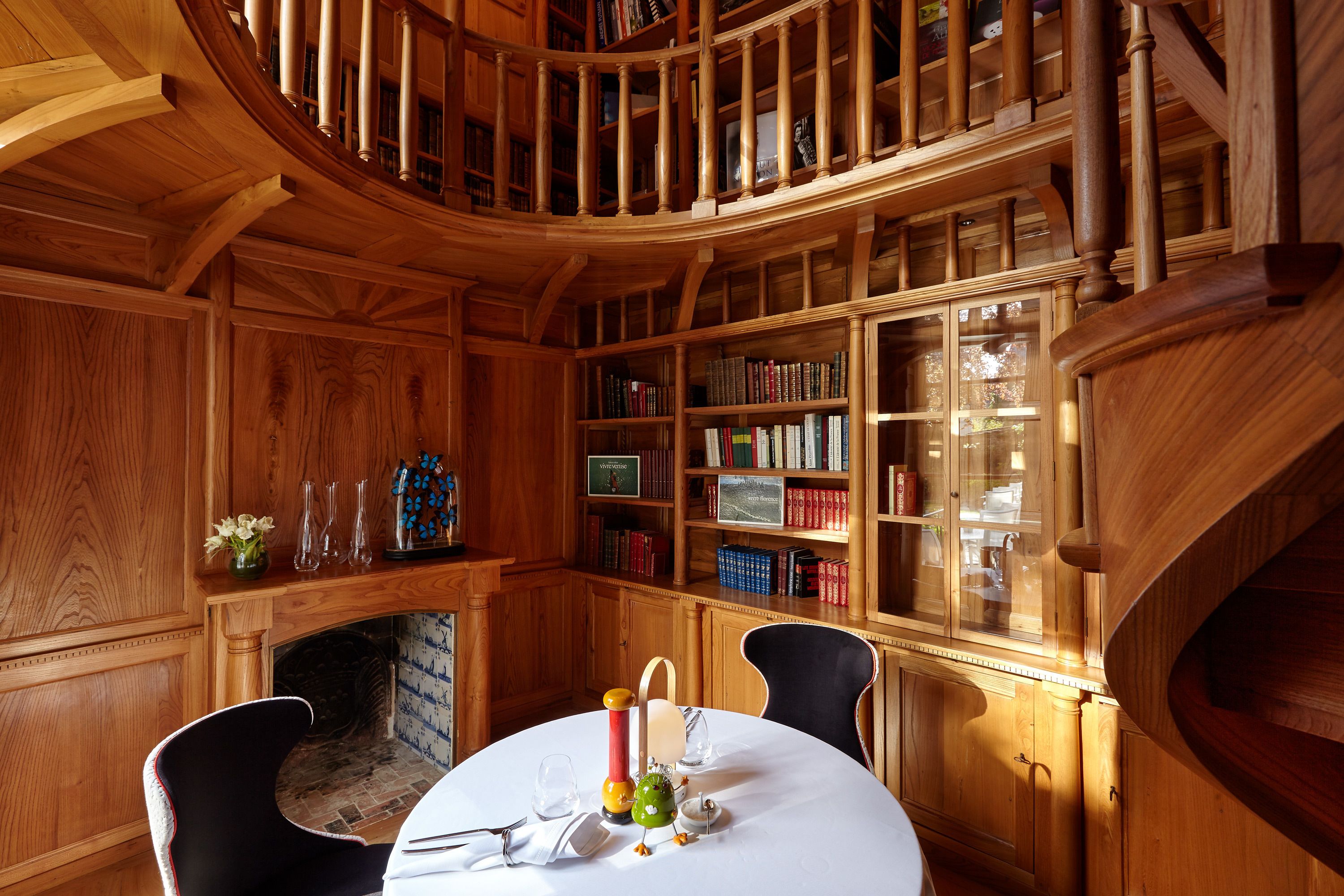 lunch and dinner served, local cuisine