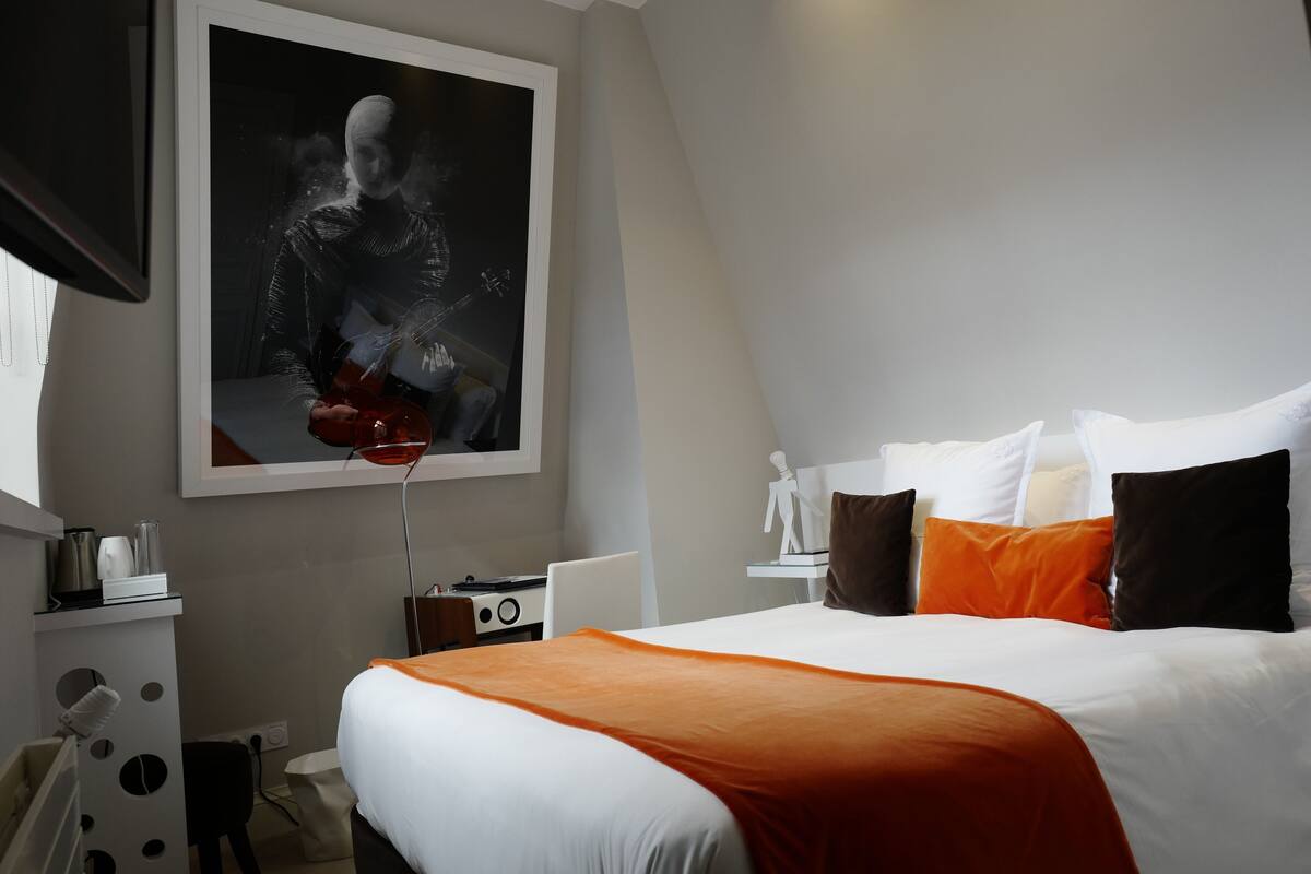 Phòng đơn tiện nghi đơn giản | 1 phòng ngủ, bộ đồ giường cao cấp, minibar, két bảo mật tại phòng