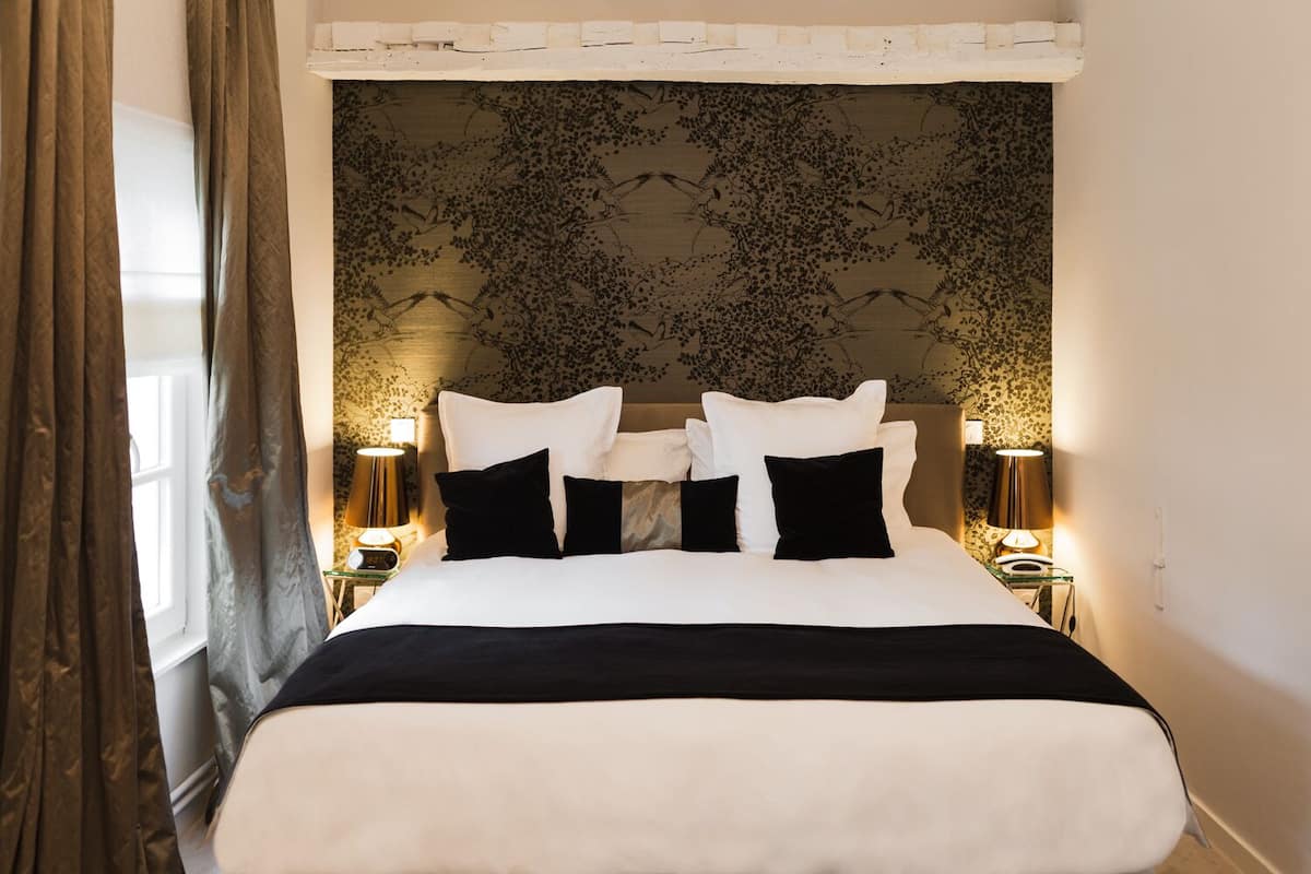 junior room, courtyard view | 1 bedroom, premium bedding, minibar, in-room safe