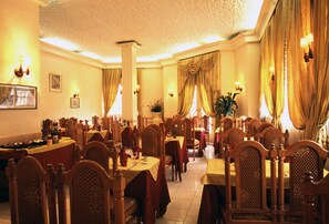 Spécialités Cuisine locale et internationale