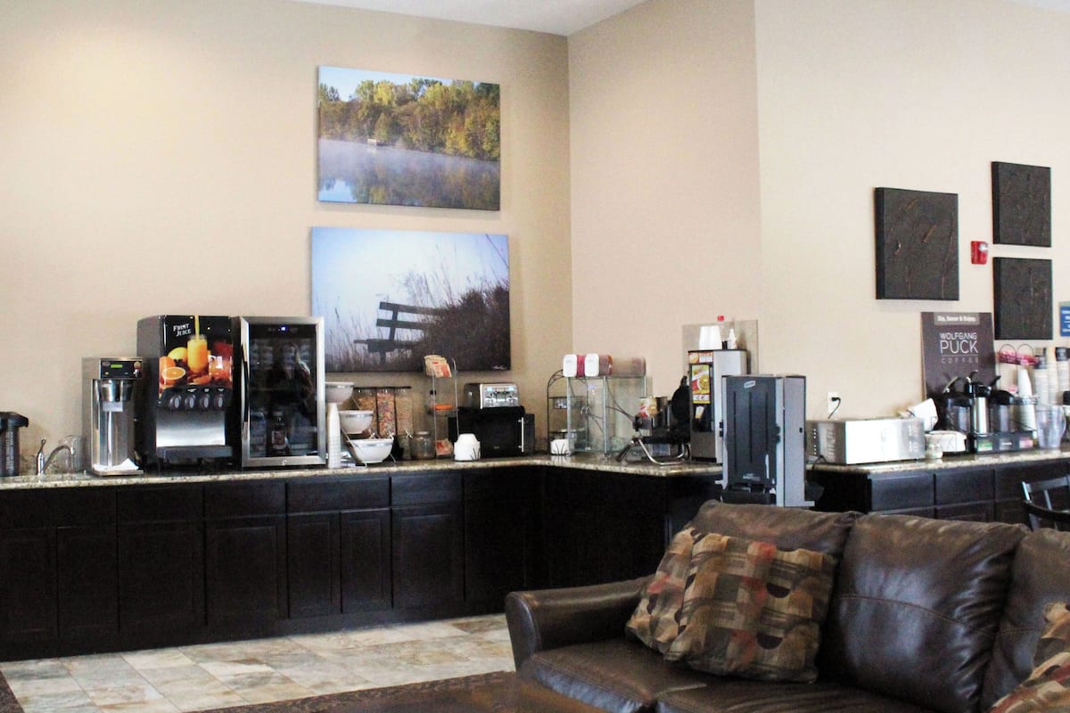 free daily self-service breakfast