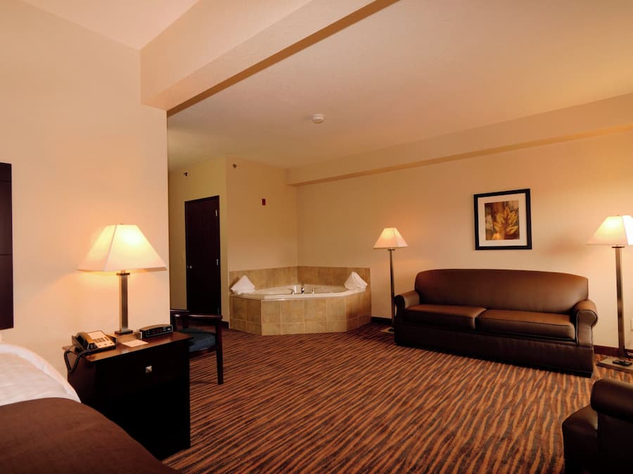 Suite, 1 King Bed with Jetted Tub, Non Smoking | Premium bedding, pillowtop beds, desk, laptop workspace