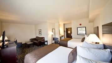 Suite, 2 Queen Beds with Sofa Bed, Non Smoking | Ropa de cama de alta calidad, camas con pillow-top y escritorio