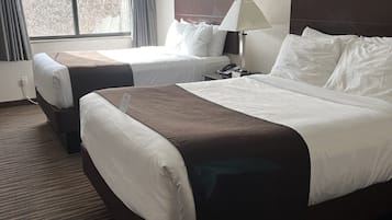 Zimmer, 2 Queen-Betten, Nichtraucher | Hochwertige Bettwaren, Pillowtop-Betten, Schreibtisch