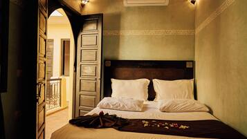 Superior Double Room, 1 Queen Bed, Non Smoking | Premium bedding, desk, iron/ironing board, free WiFi