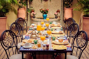 Café da manhã continental grátis todos os dias