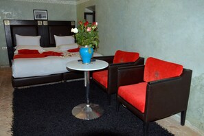 أغطية فراش متميزة ومكتب ومكواة/لوح كي وواي فاي مجانًا