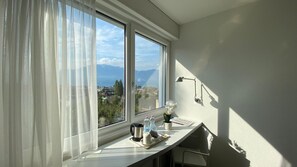 Toalettartikler (inkludert), hårføner og håndklær