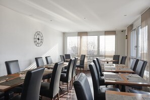 Frokostbuffé hver dag (CHF 15 per person)