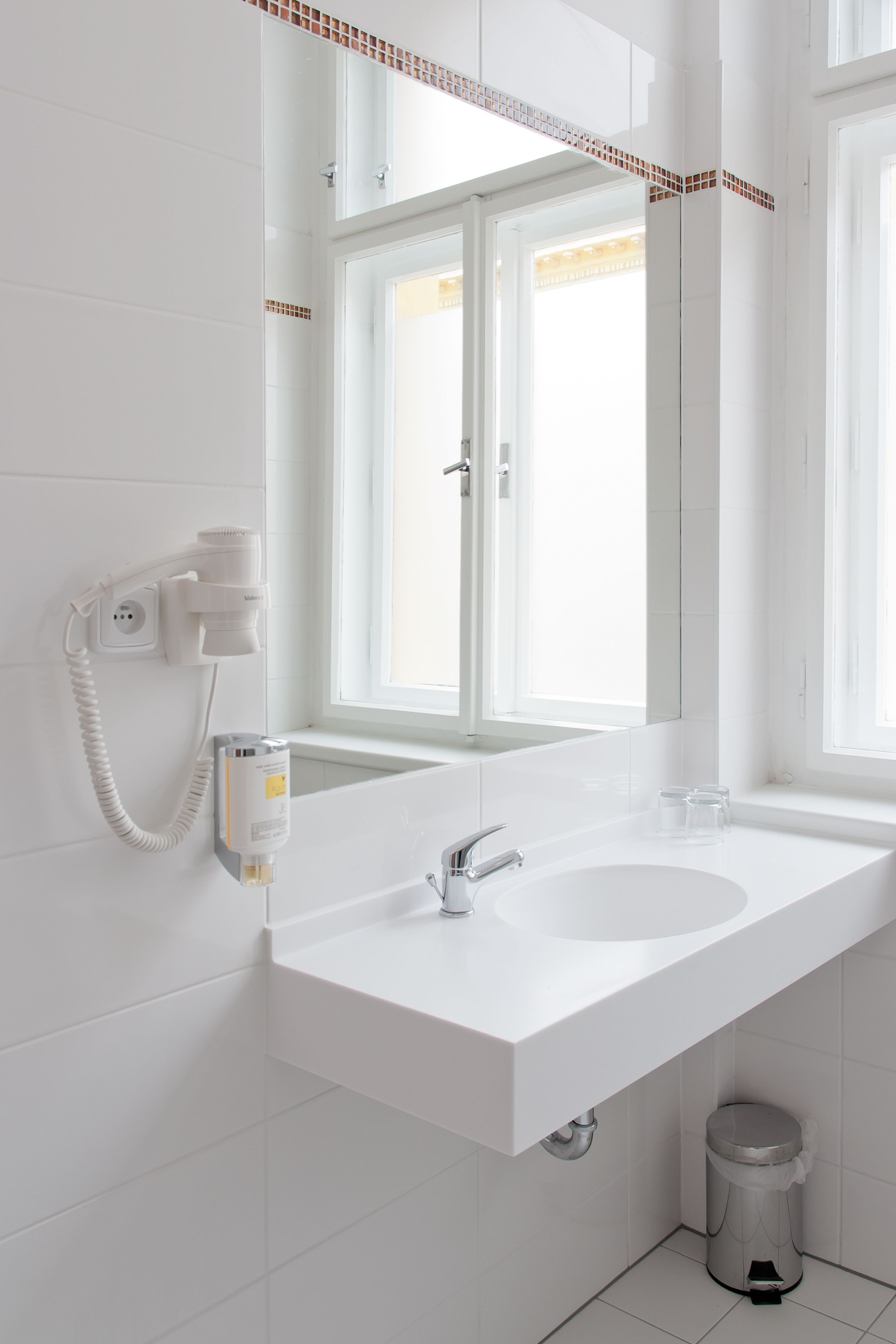 standard triple room (double with extra bed) | bathroom | deep-soaking bathtub, free toiletries, hair dryer, towels