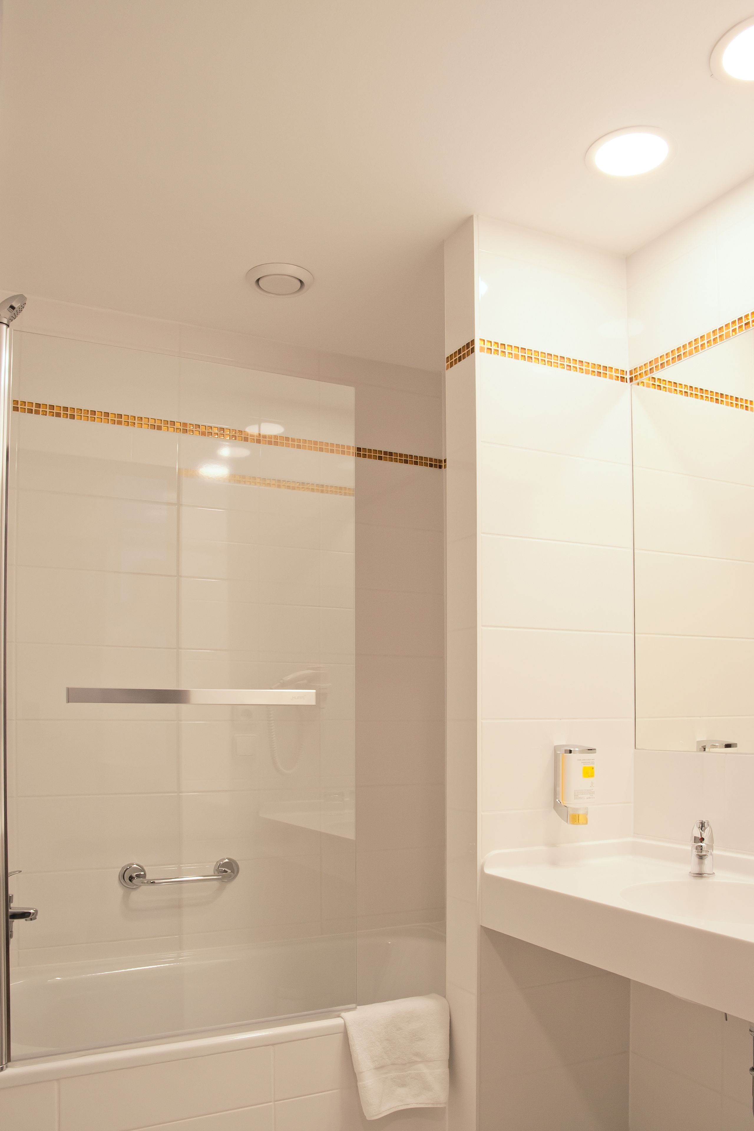 deep-soaking bathtub, free toiletries, hair dryer, towels