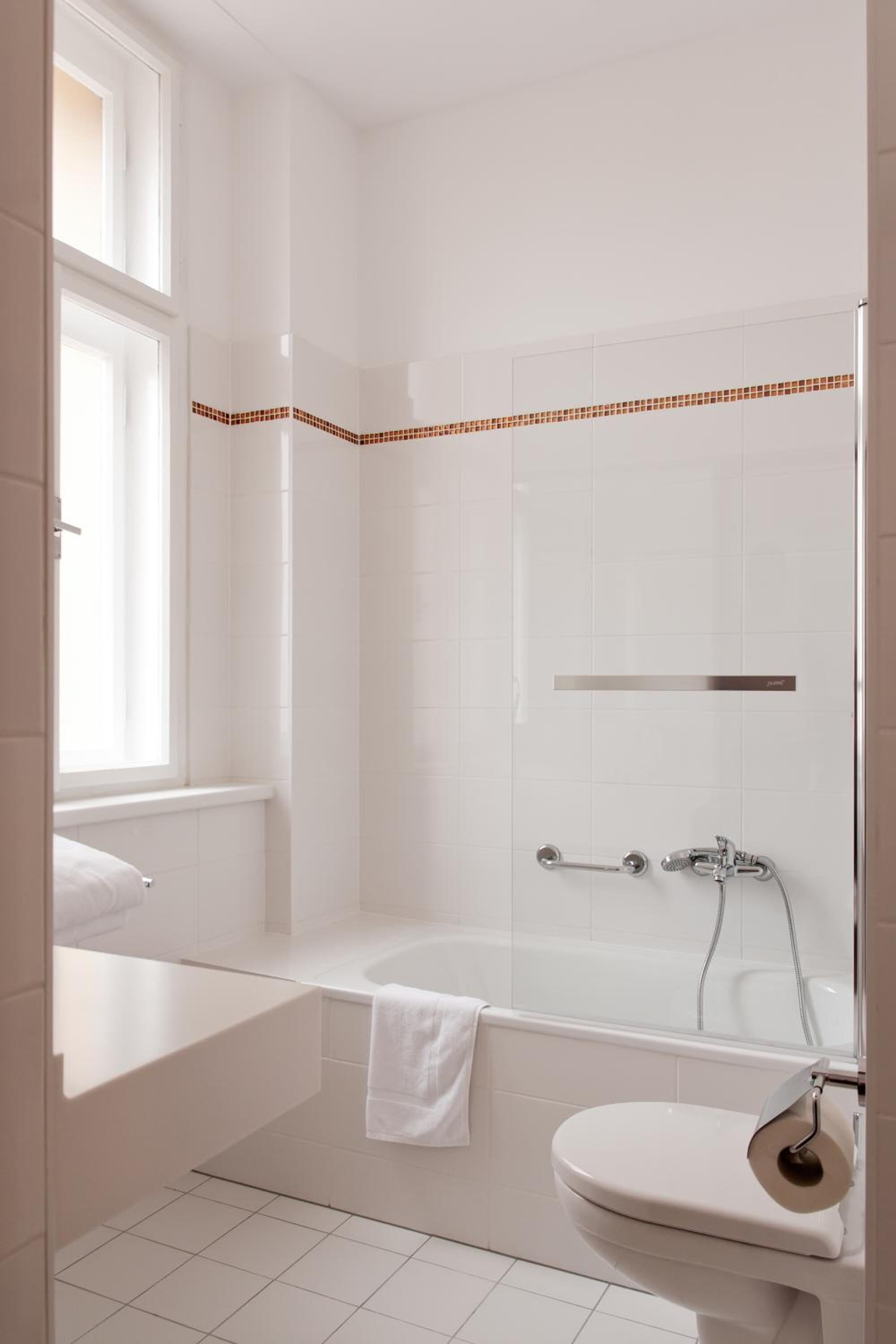 standard double or twin room | bathroom | deep-soaking bathtub, free toiletries, hair dryer, towels