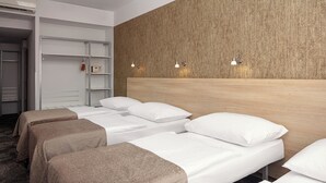 标准四人房 (Triple with Extra bed)