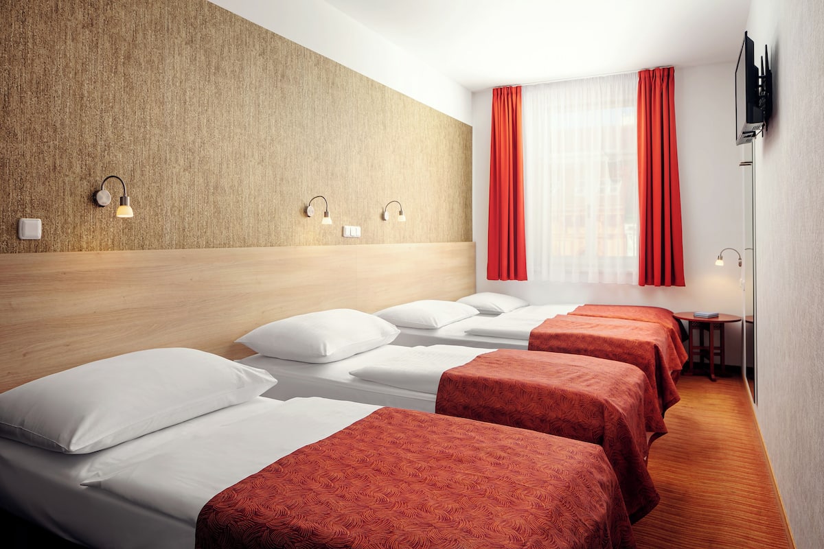 Chambre Quadruple Standard (Triple with Extra bed)